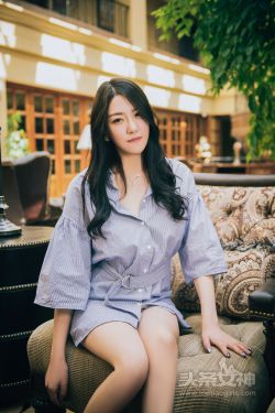 什么都没有穿的美女